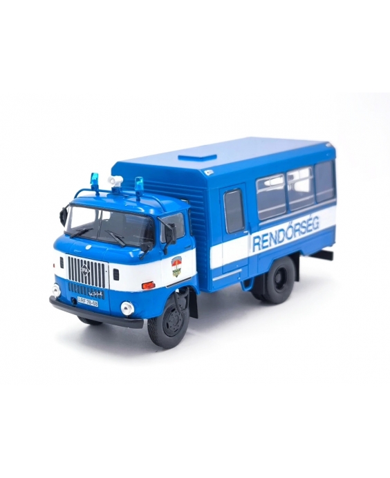 Magazin mit Modell IFA W50...