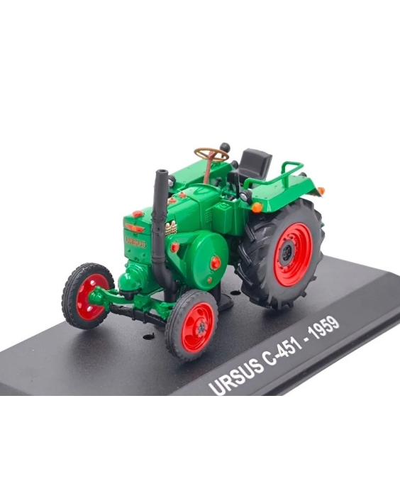 Magazyn z modelem Ursus C-451