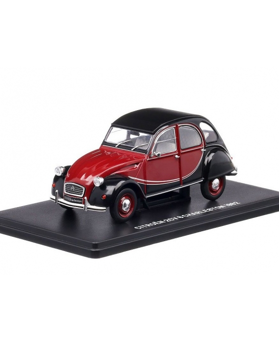 Časopis s modelem Citroen...