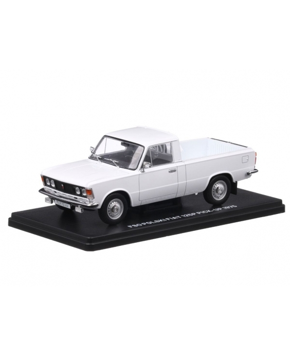 Časopis s modelem Fiat 125p...