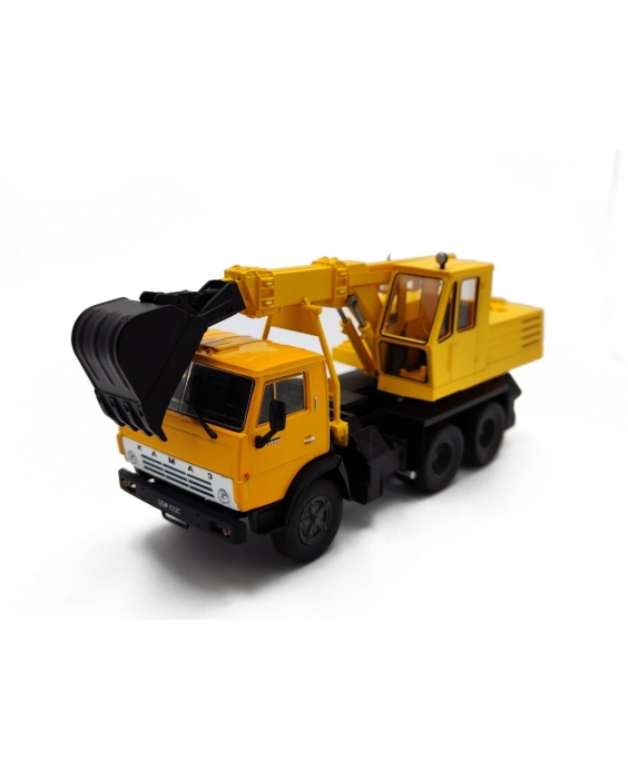 Časopis s modelem Kamaz...